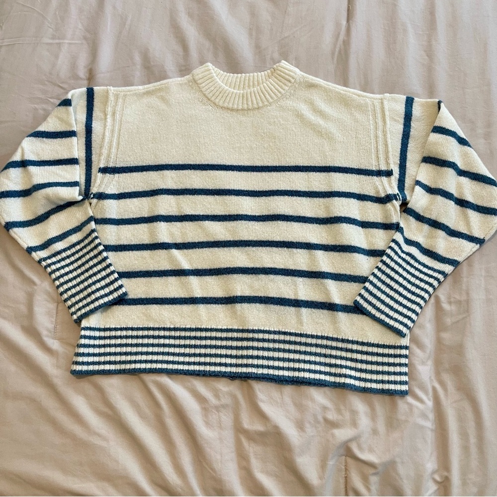 American Eagle Outfitters Cream and Blue Striped Sweater Size XS